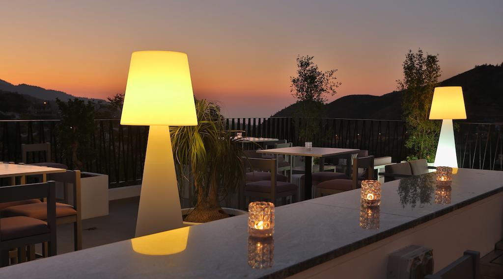 Crystal Hotel كاكوبرتريا المظهر الخارجي الصورة